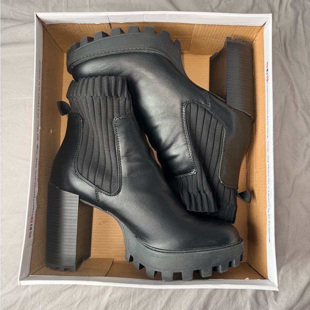BAMBOO Black Ribbed Heeled Boots